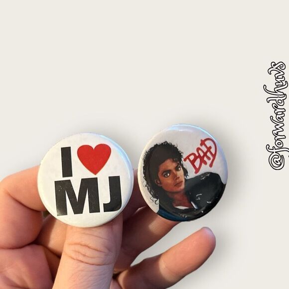 Small Vintage Michael Jackson Fan Pins - Picture 8 of 9